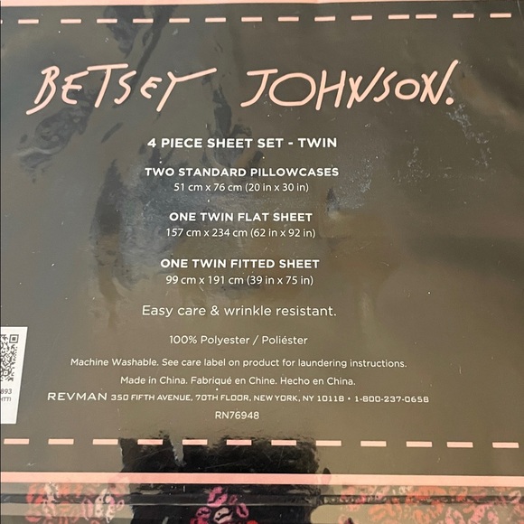 New in Package Betsey Johnson Black and Pink Heart Lip Sheet Set Twin Size - Picture 3 of 4